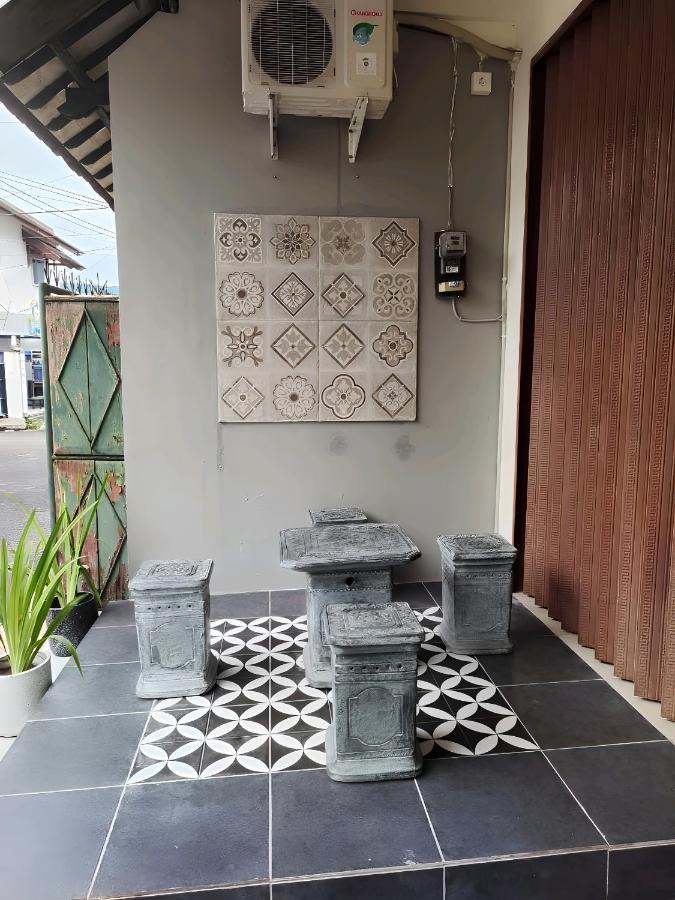 De Patuk Homestay Yogyakarta Ngoại thất bức ảnh